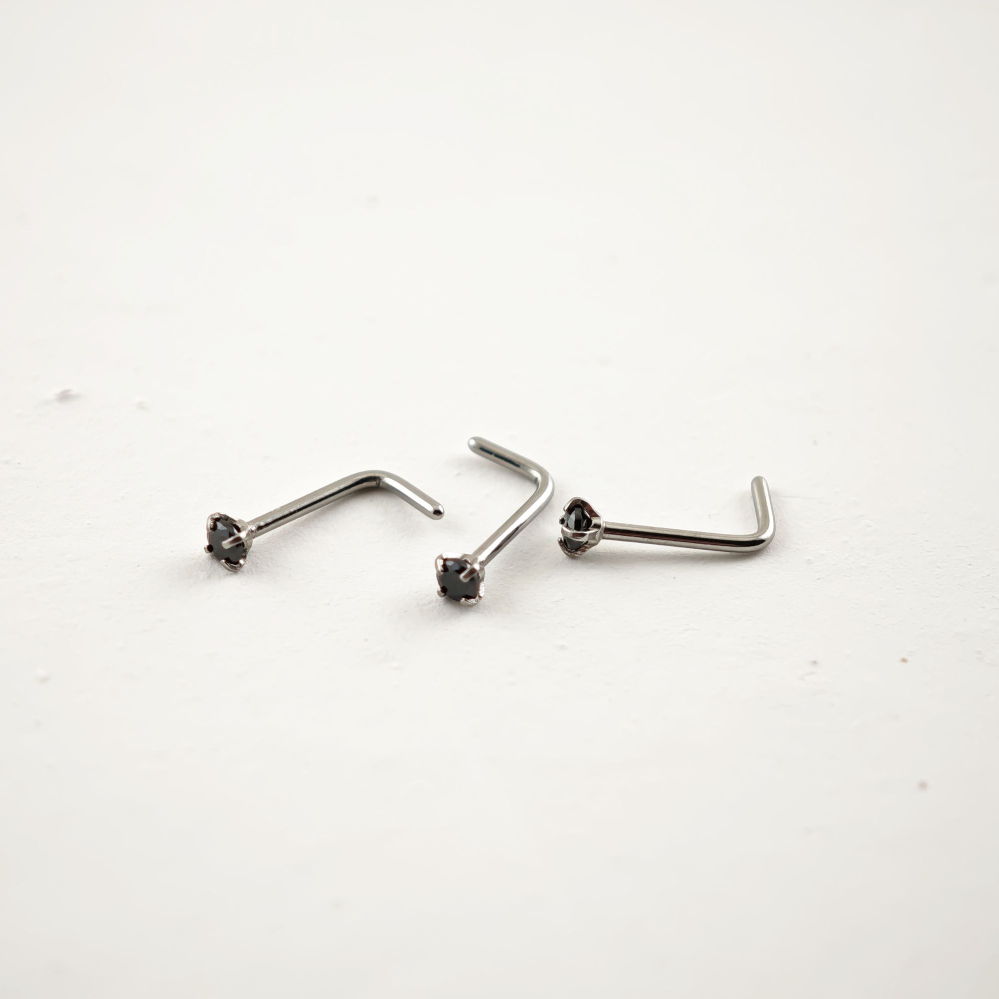 Piercing -P525-negro 2mm.
